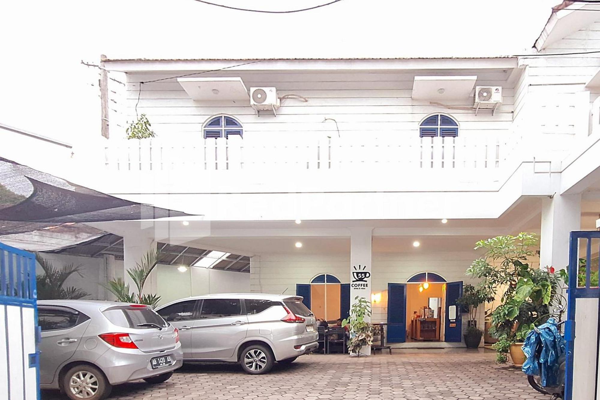 Hotel House N Coffee 55 Temanggung Redpartner Exterior foto